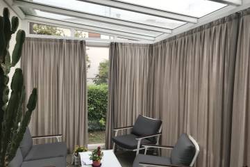 Copertura Terrado Stobag con ombreggiamento integrato tende trasparenti e tendaggi decorativi