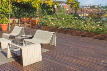 Pavimentazione e rivestimento fioriere in Ipe