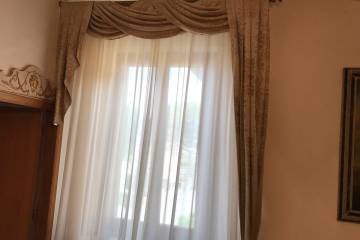 Drappeggio con calata asimmetrica