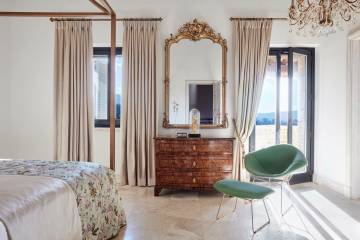 Tende coprenti in lana per camera con letto a baldacchino